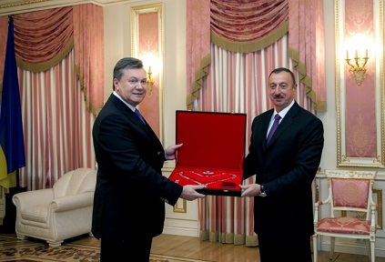 Prezident Yanukoviçə `Heydər Əliyev` ordeni verdi
